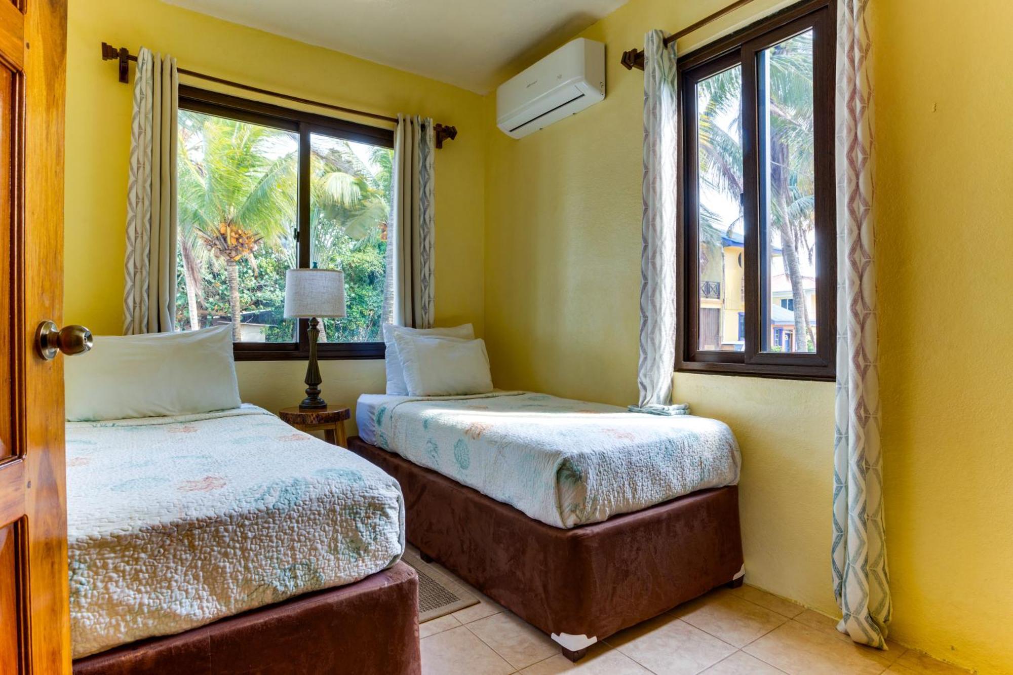 Coconut Row Boutique Hotel Хопкинс Экстерьер фото