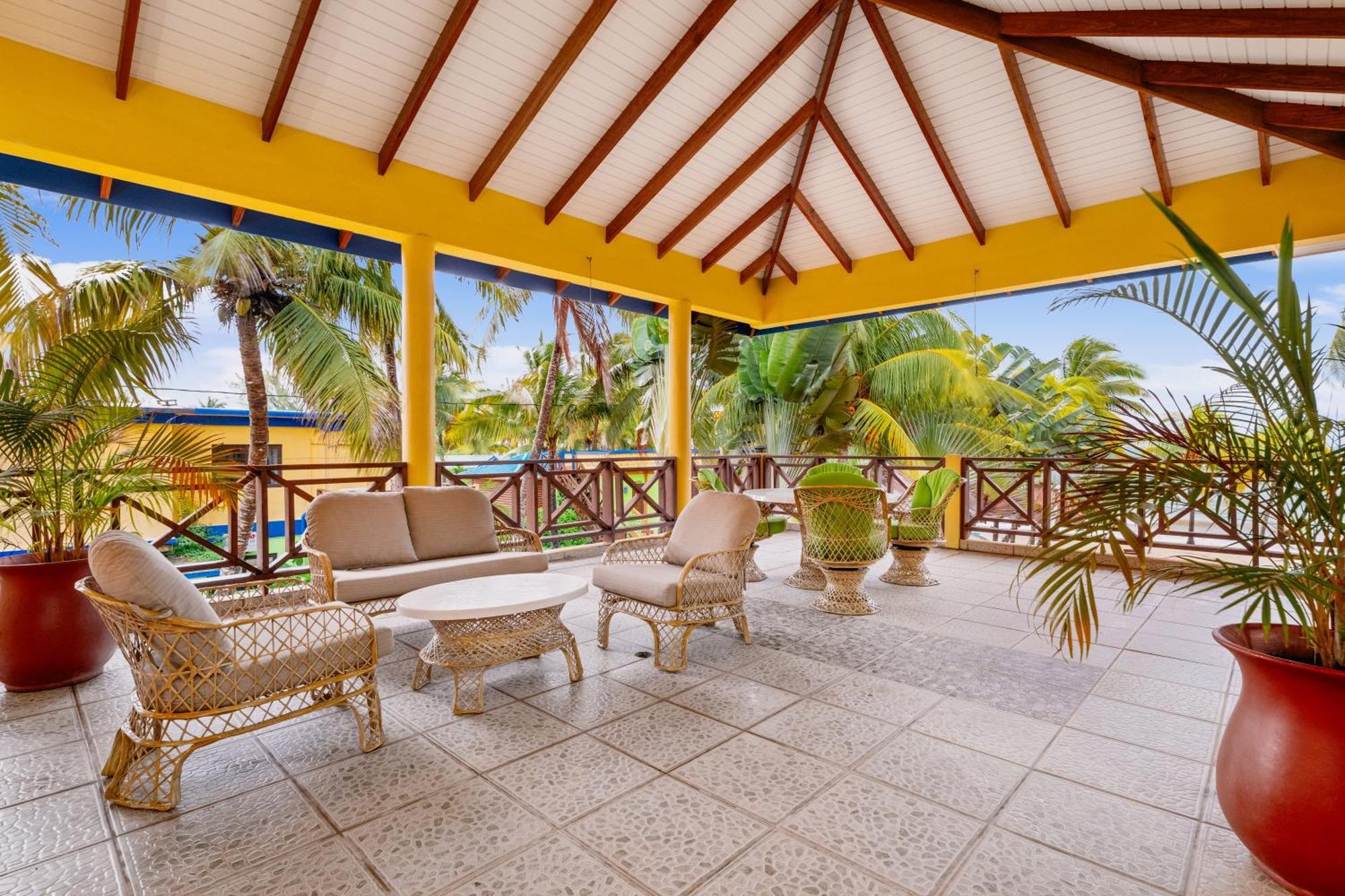 Coconut Row Boutique Hotel Хопкинс Экстерьер фото