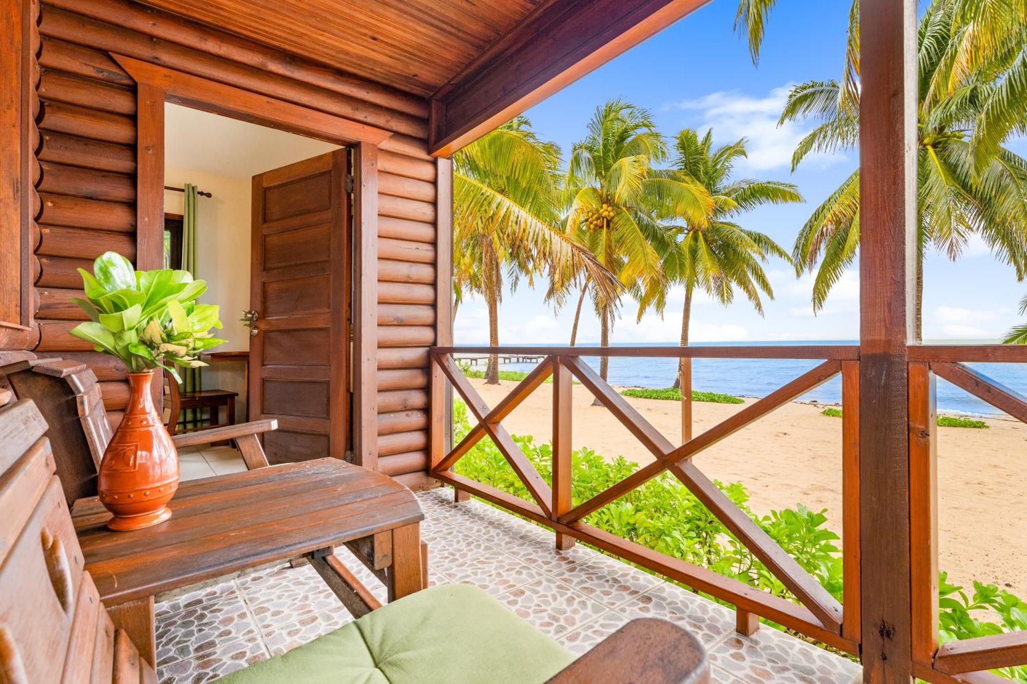 Coconut Row Boutique Hotel Хопкинс Экстерьер фото