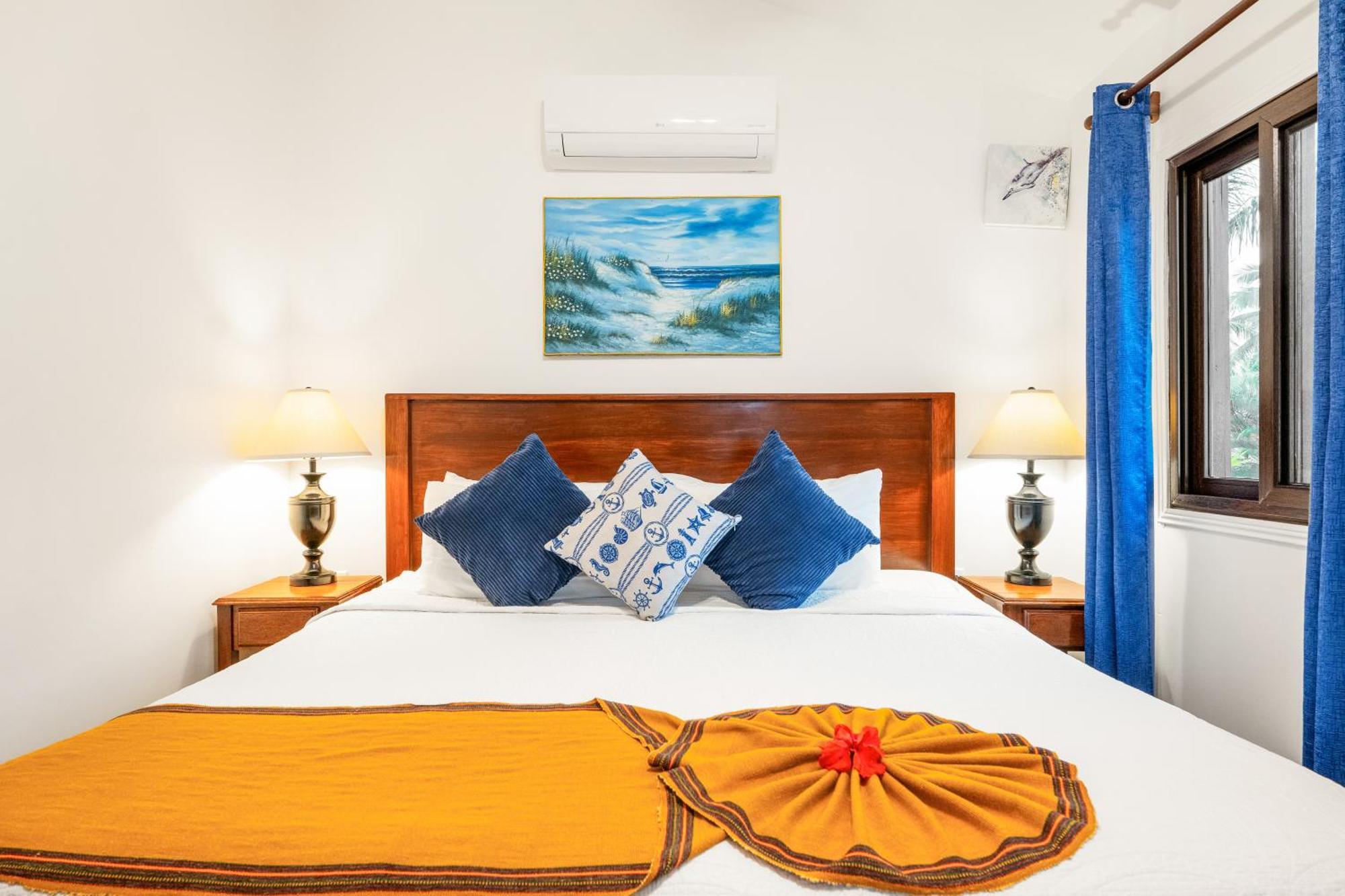 Coconut Row Boutique Hotel Хопкинс Экстерьер фото